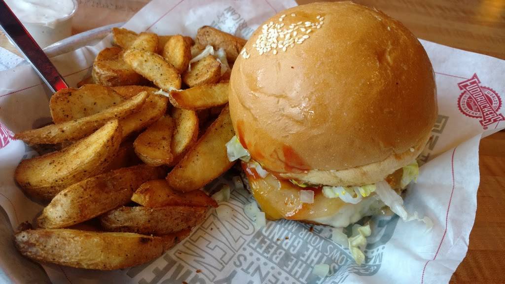 Fuddruckers | restaurant | 4423 Mills Cir, Ontario, CA 91764, USA | 9099804089 OR +1 909-980-4089