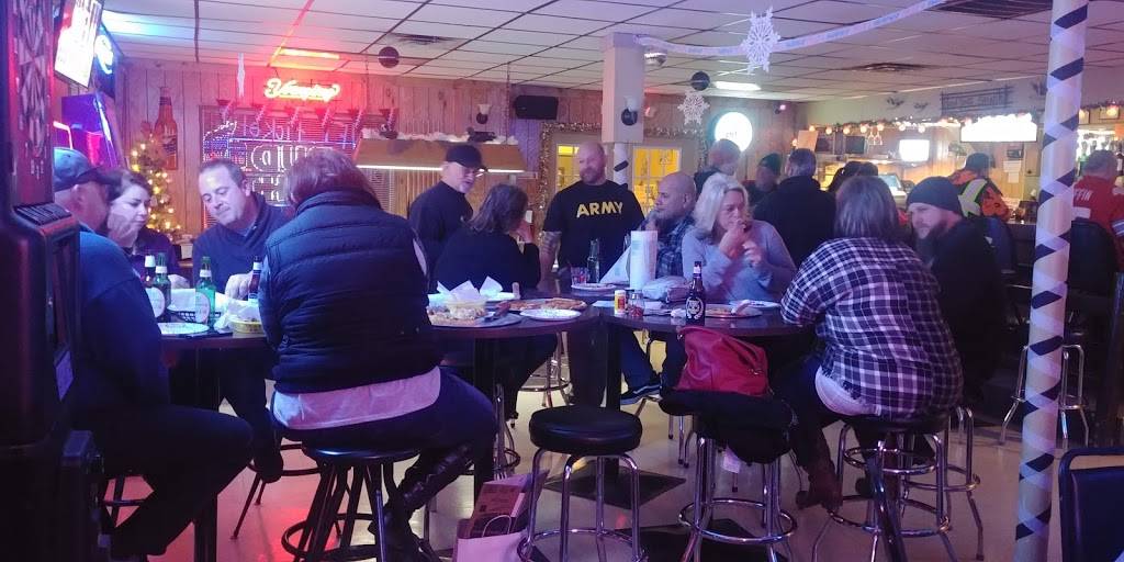 Velers Corner Store & Tavern | restaurant | 1202 N Stadium Rd, Oregon, OH 43616, USA | 4197242364 OR +1 419-724-2364