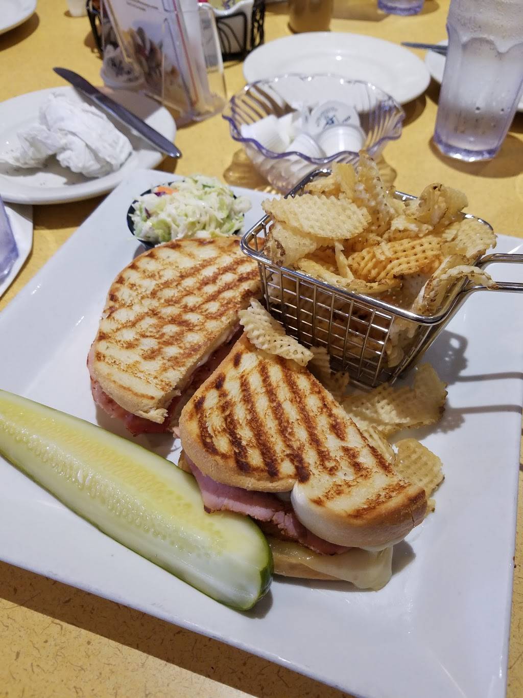 Max and Bennys Restaurant | restaurant | 461 Waukegan Rd, Northbrook, IL 60062, USA | 8472729490 OR +1 847-272-9490