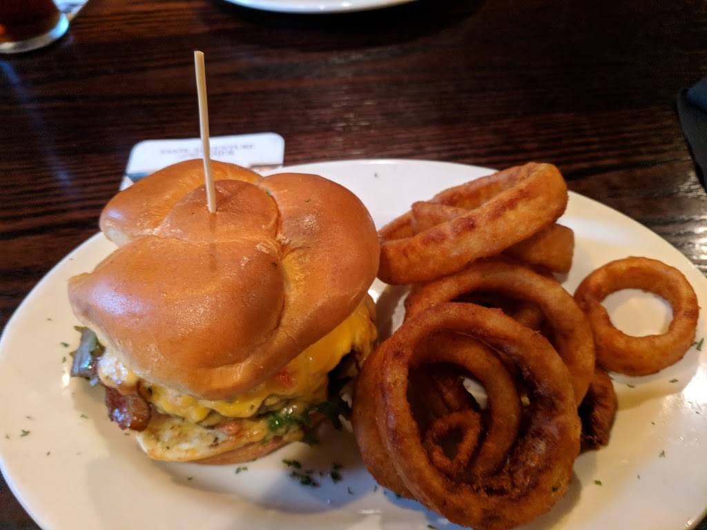 Crosstown Grille | restaurant | 620 Crosstown Drive, Peachtree City, GA 30269, USA | 6788331190 OR +1 678-833-1190