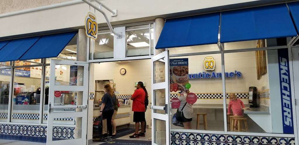 Auntie Annes | restaurant | 8200 Vineland Ave #1233, Orlando, FL 32821, USA | 4072387774 OR +1 407-238-7774