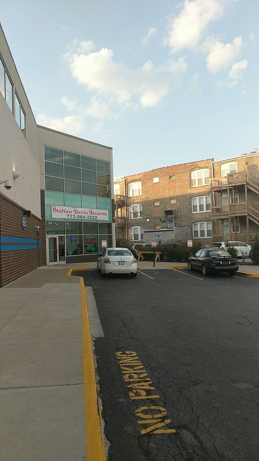 Italian Fiesta Pizzeria | restaurant | Chicago, IL 60653, USA | 7736842222 OR +1 773-684-2222