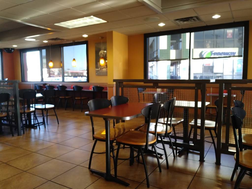 Jack in the Box | restaurant | 2720 W Northwest Hwy, Dallas, TX 75220, USA | 2143529049 OR +1 214-352-9049