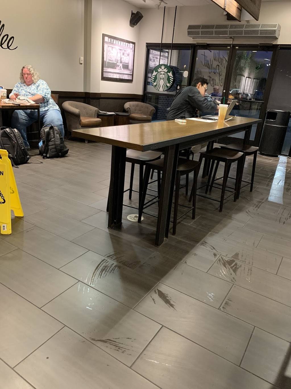 Starbucks | cafe | 11 E Central St, Worcester, MA 01605, USA | 5087564048 OR +1 508-756-4048