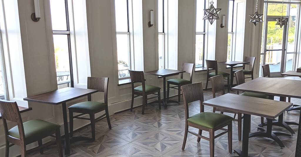 Chequamegon Grill | restaurant | 101 Lake Shore Dr W, Ashland, WI 54806, USA | 7156826727 OR +1 715-682-6727