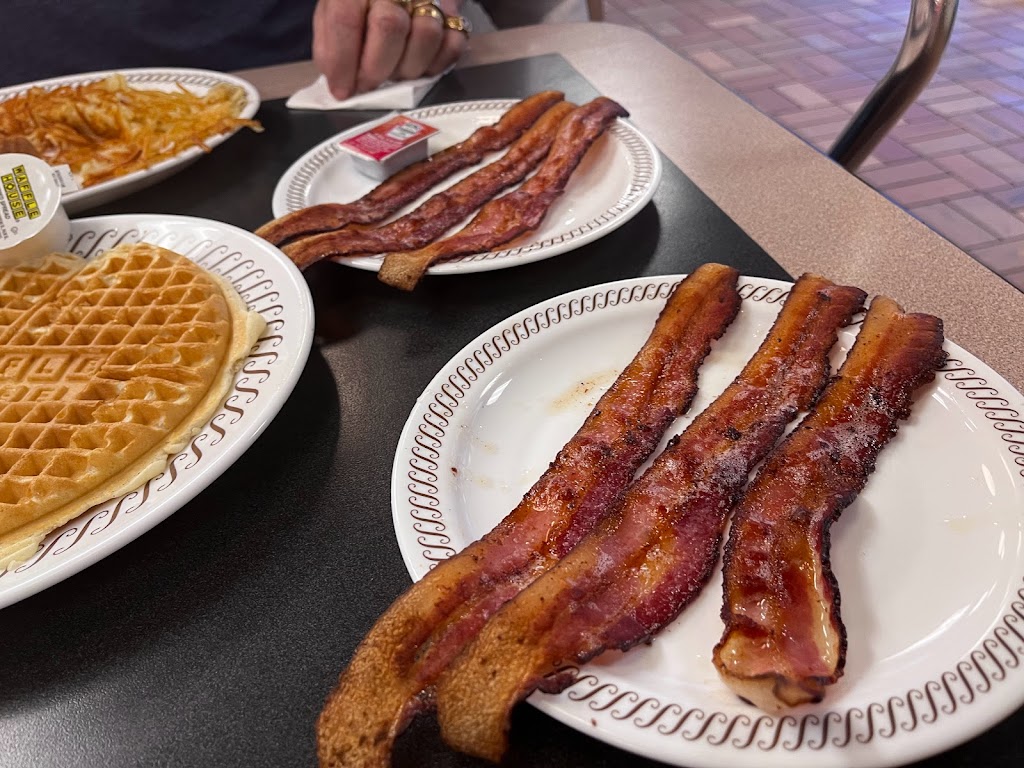 Waffle House | meal takeaway | 5415 IN-62, Jeffersonville, IN 47130, USA | 8122002829 OR +1 812-200-2829