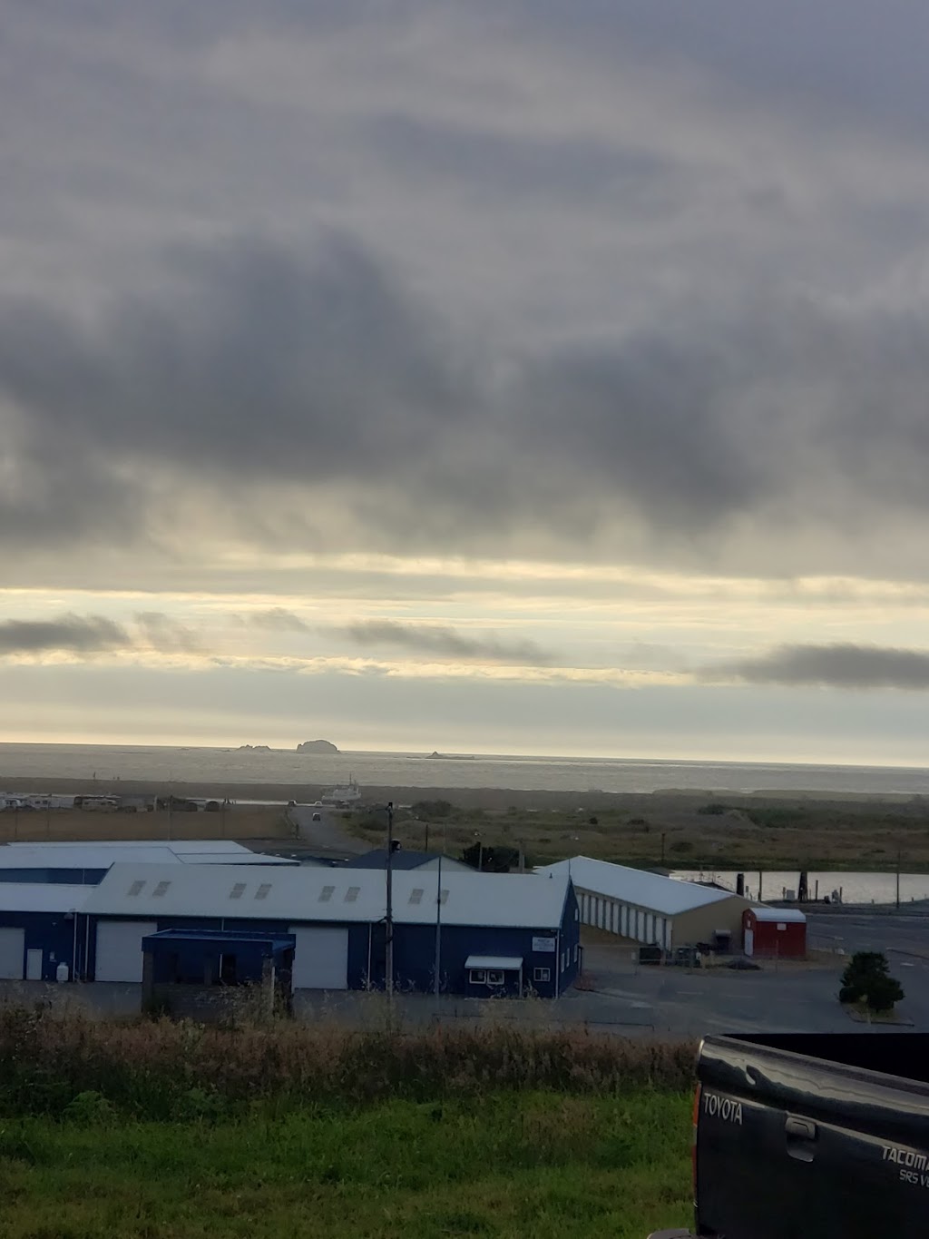 The Crows Nest | restaurant | 29850 Ellensburg Ave, Gold Beach, OR 97444, USA | 5412476837 OR +1 541-247-6837