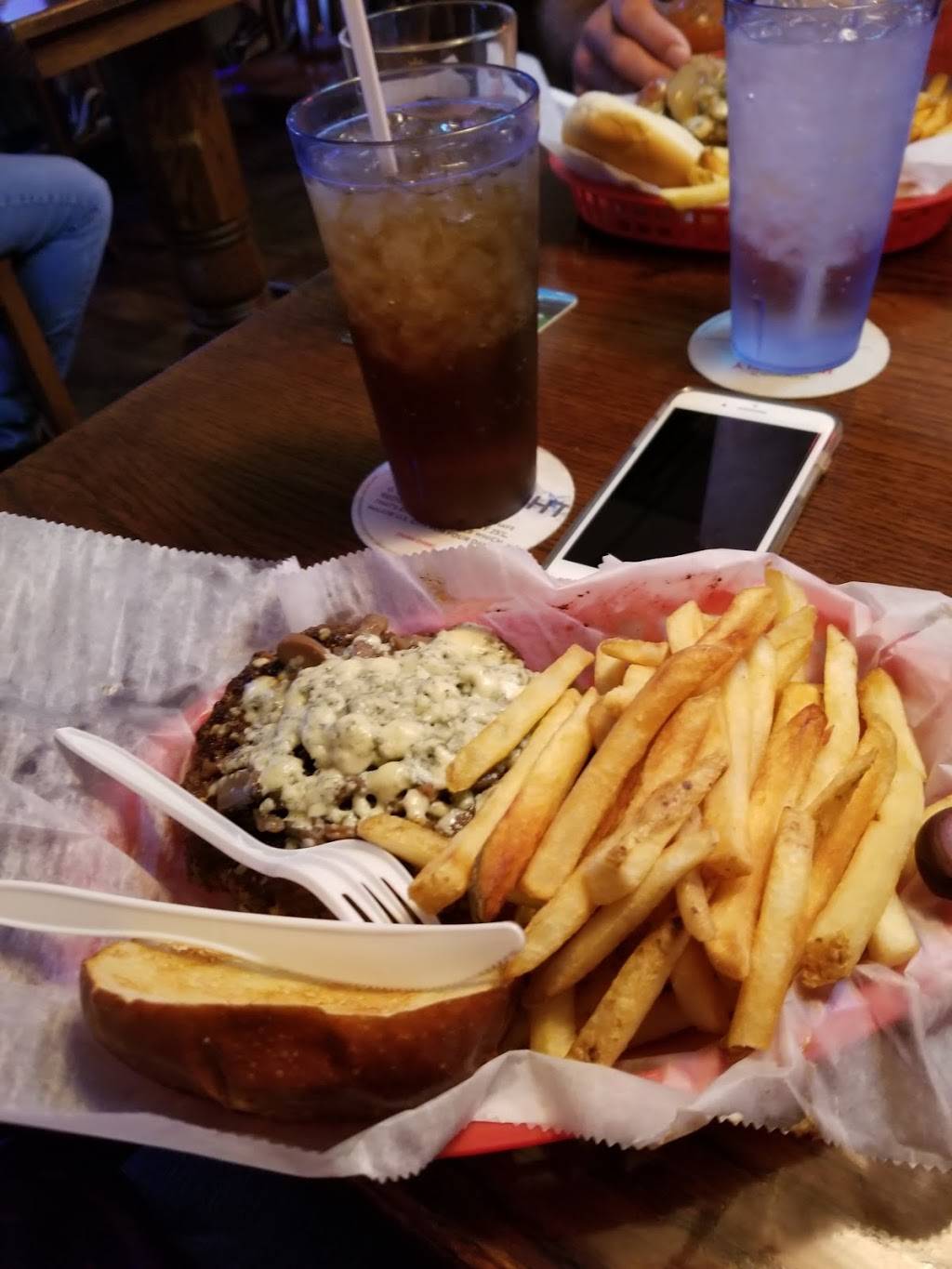 Burger Bar | restaurant | 2765 S 6th St, Springfield, IL 62703, USA | 2175289030 OR +1 217-528-9030