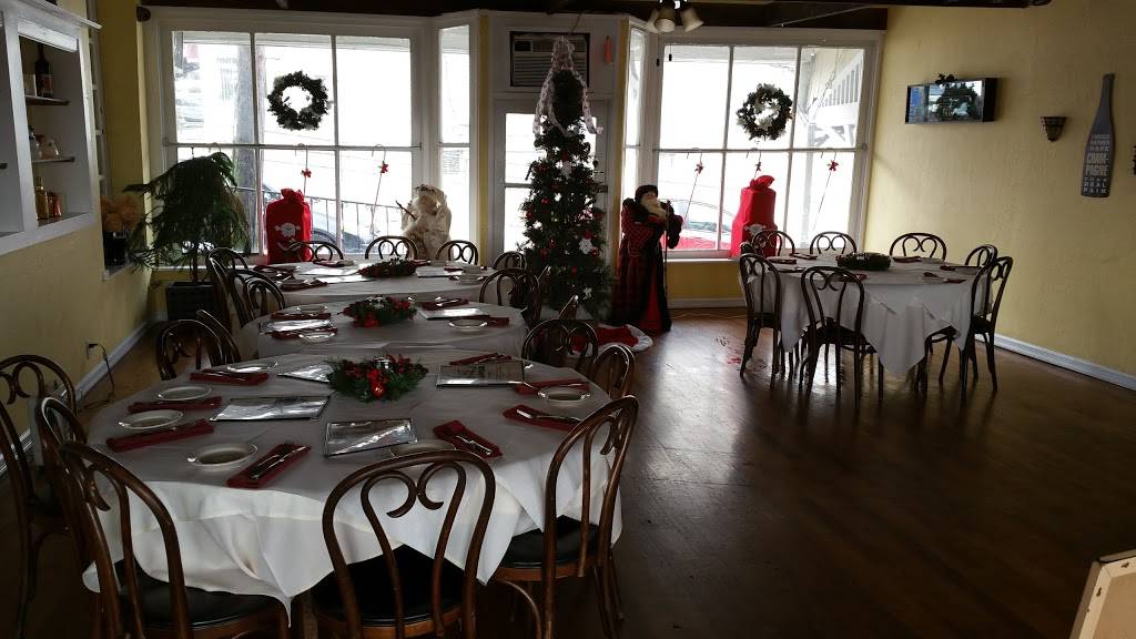 Raccoon Saloon | restaurant | 1330 Rte 9W, Marlboro, NY 12542, USA | 8452367872 OR +1 845-236-7872