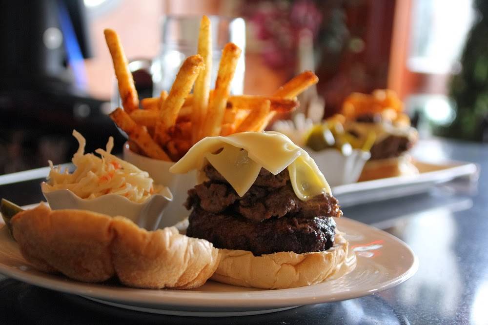 Joe Broadways Billiards & Sports Pub | restaurant | 2178 Forest Ave, Staten Island, NY 10303, USA | 7187279194 OR +1 718-727-9194