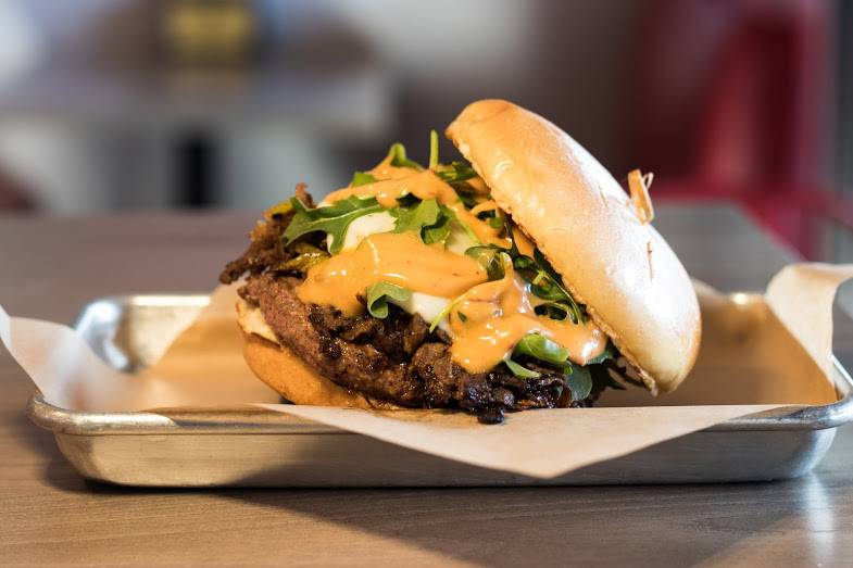 Aioli Gourmet Burgers | restaurant | 10652 N 32nd St, Phoenix, AZ 85028, USA | 6029715555 OR +1 602-971-5555