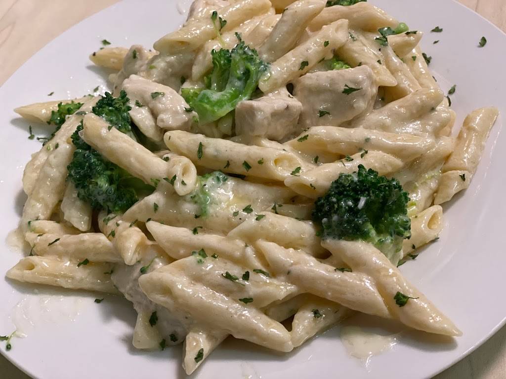 MUNCHIES INC | restaurant | 4263 N Main St, Fall River, MA 02720, USA | 5085673773 OR +1 508-567-3773