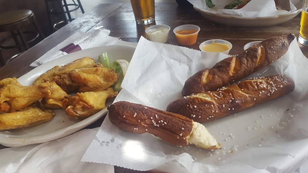 Murphys Law Irish Pub | restaurant | 370 East Ave, Rochester, NY 14604, USA | 5852327115 OR +1 585-232-7115