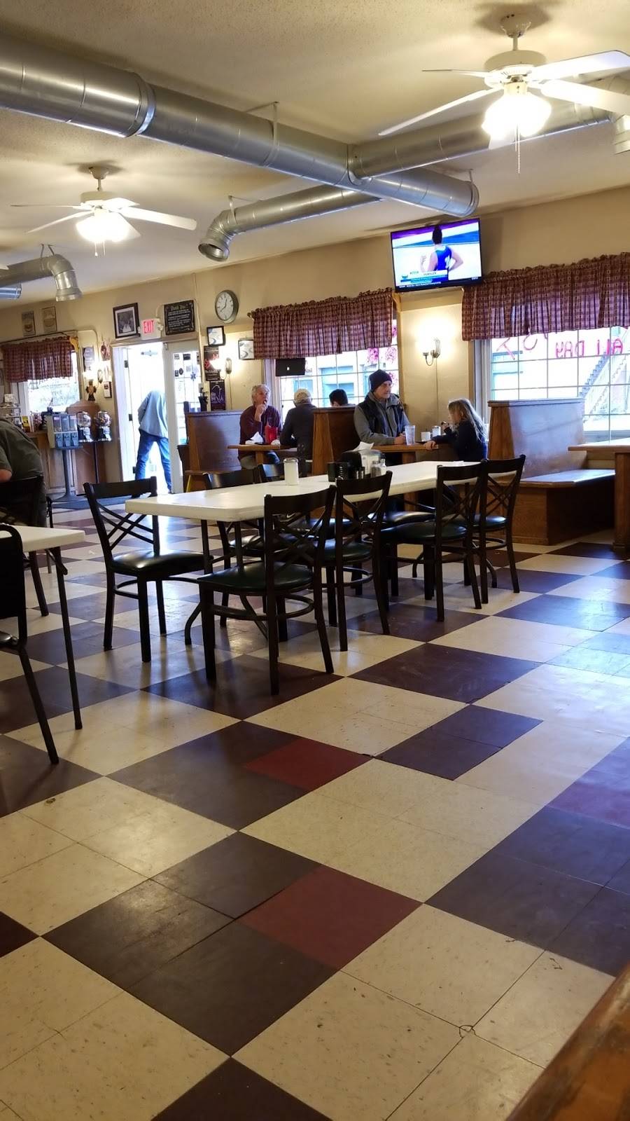 Dutch Plate | restaurant | 206 N Main St, Campobello, SC 29322, USA | 8644684584 OR +1 864-468-4584