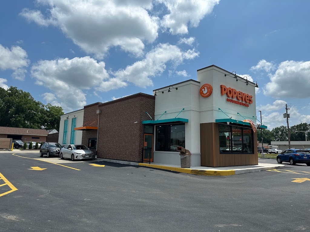 Popeyes Louisiana Kitchen | restaurant | 3515 Belmont Ave, Youngstown, OH 44505, USA | 3307791126 OR +1 330-779-1126