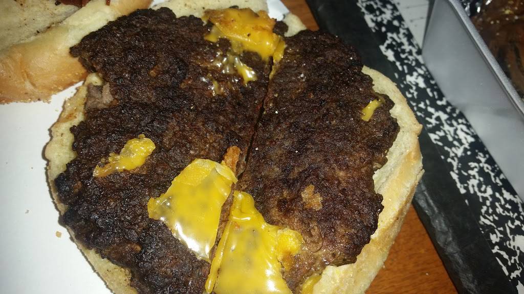 Baileys Bar & Grille | restaurant | 800 W River Rd N, Elyria, OH 44035, USA | 4403221188 OR +1 440-322-1188