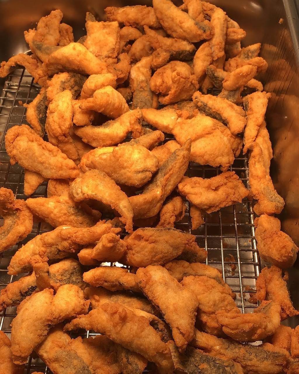 Docks | restaurant | 321 E 35th St, Chicago, IL 60616, USA | 3129292336 OR +1 312-929-2336