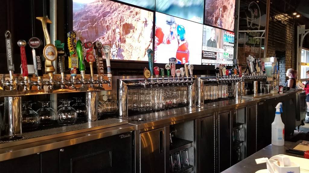 Jack Astors Bar & Grill | restaurant | 70 Mapleview Dr E, Barrie, ON L4M 4S7, Canada | 7057224737 OR +1 705-722-4737