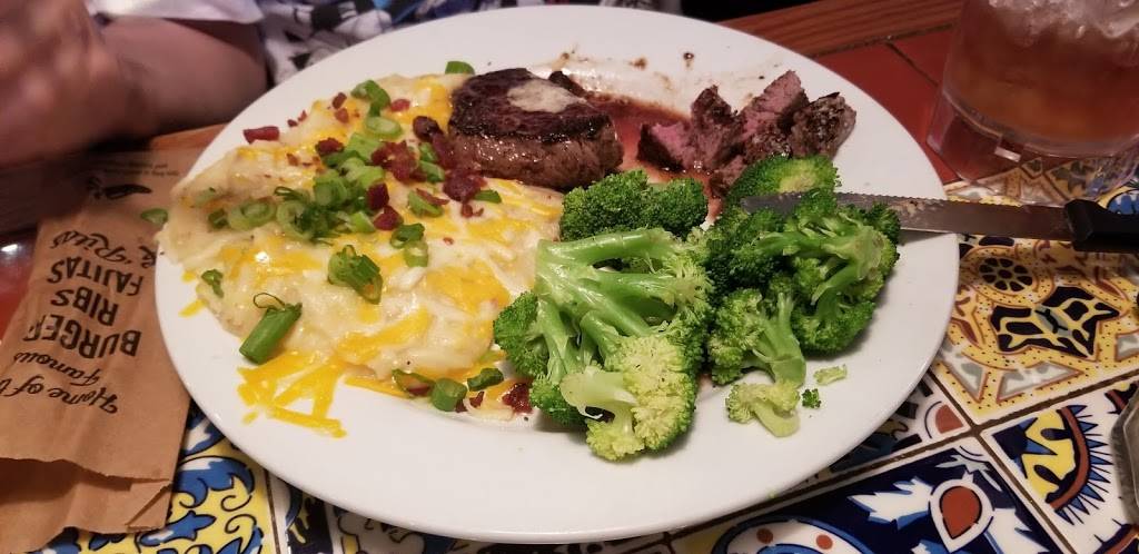 Chilis Grill & Bar | meal takeaway | 1480 S Randall Rd, Algonquin, IL 60102, USA | 8478549955 OR +1 847-854-9955