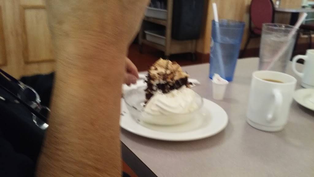 Stoners Family Restaurant | restaurant | 615 Wayne Ave, Chambersburg, PA 17201, USA | 7172632008 OR +1 717-263-2008