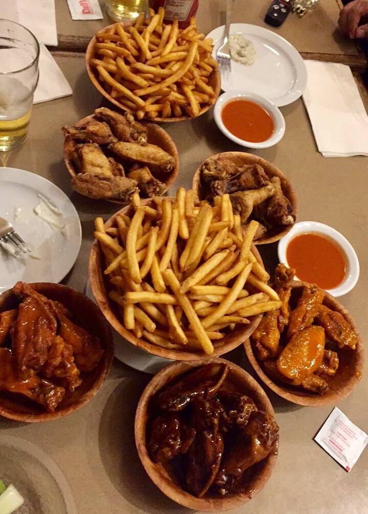 Duffs Famous Wings | restaurant | 1604 Bayview Ave, Toronto, ON M4G 3B7, Canada | 4165440100 OR +1 416-544-0100