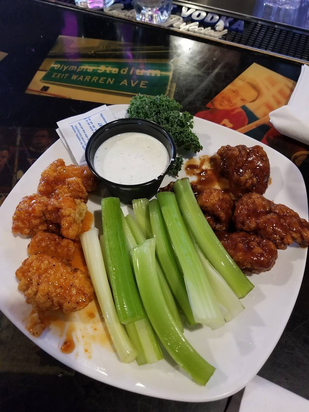 Library Sports Pub & Grill | restaurant | 6363 Haggerty Rd, West Bloomfield Township, MI 48322, USA | 2488960333 OR +1 248-896-0333