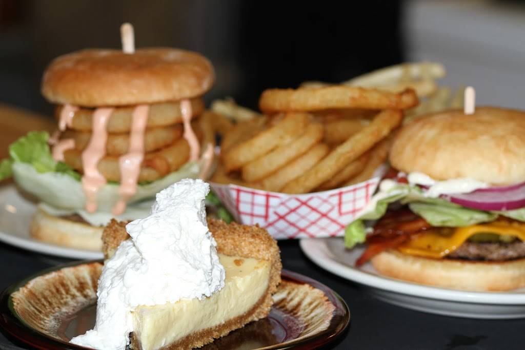 Holiday Snack Bar | restaurant | 401 Centre St, Beach Haven, NJ 08008, USA | 6094924544 OR +1 609-492-4544