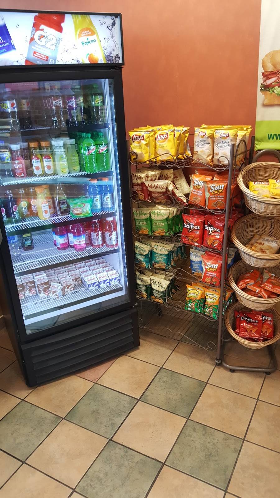 Subway | restaurant | 14810 Yonge St Unit C1, Aurora, ON L4G 1N3, Canada | 9058413573 OR +1 905-841-3573