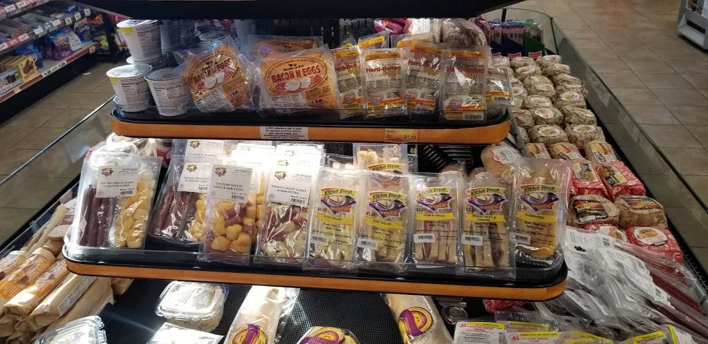 Holiday Stationstores | cafe | 501 N Bridge St, Chippewa Falls, WI 54729, USA | 7158615400 OR +1 715-861-5400