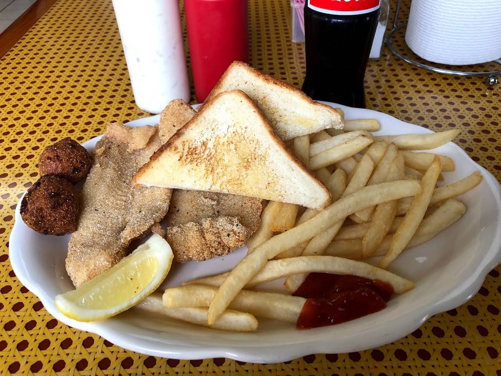 Peppers Burgers And More | restaurant | 804 E Main St, Eagle Lake, TX 77434, USA | 9792342370 OR +1 979-234-2370