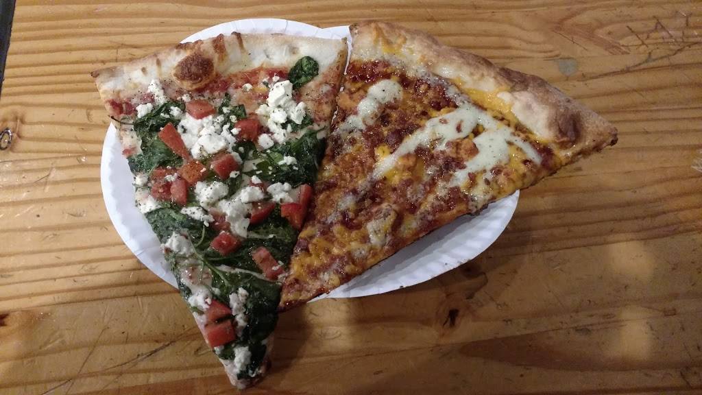 Ians Pizza Milwaukee North Ave | restaurant | 2035 E North Ave, Milwaukee, WI 53202, USA | 4147279200 OR +1 414-727-9200