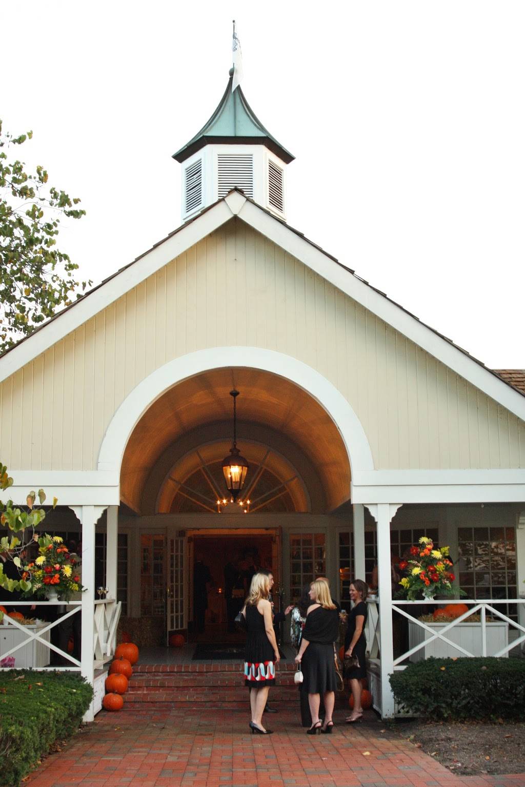 Racquet Club Ladue | restaurant | 1600 Log Cabin Ln, St. Louis, MO 63124, USA | 3149932880 OR +1 314-993-2880