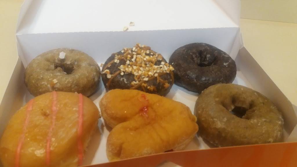 Dunkin | bakery | 198 2nd Ave, Gloversville, NY 12078, USA | 5187255700 OR +1 518-725-5700