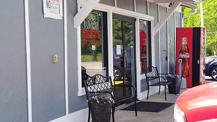 Berts Rivertown Grill, Inc. | restaurant | 314 West St, Cloverport, KY 40111, USA | 2707872027 OR +1 270-787-2027