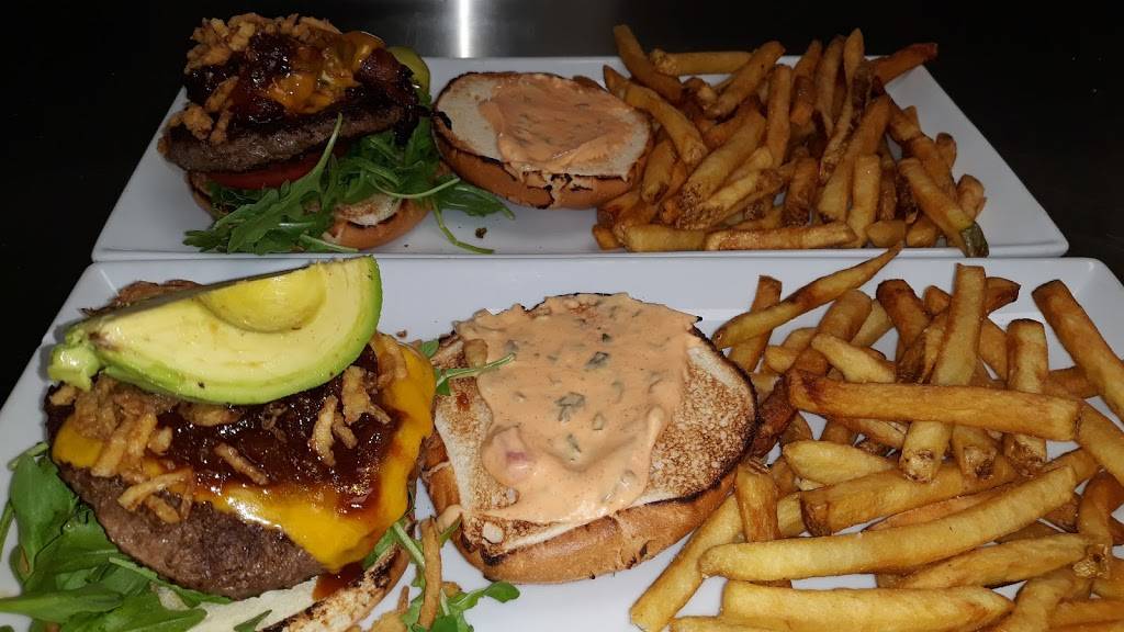 PGA Tour Grill Columbus International Airport | restaurant | International Airport Terminal, Exhibit Hall, Columbus, OH 43215, USA | 6142394000 OR +1 614-239-4000