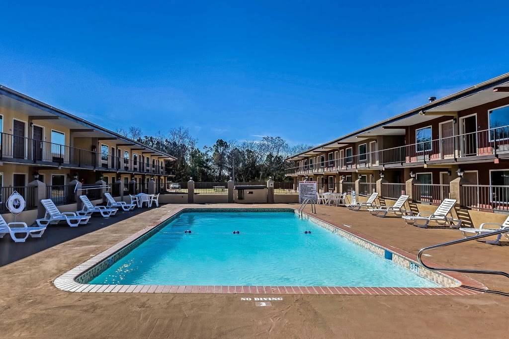 Econo Lodge | restaurant | 13705 Jones St, Lavonia, GA 30553, USA | 7064605888 OR +1 706-460-5888