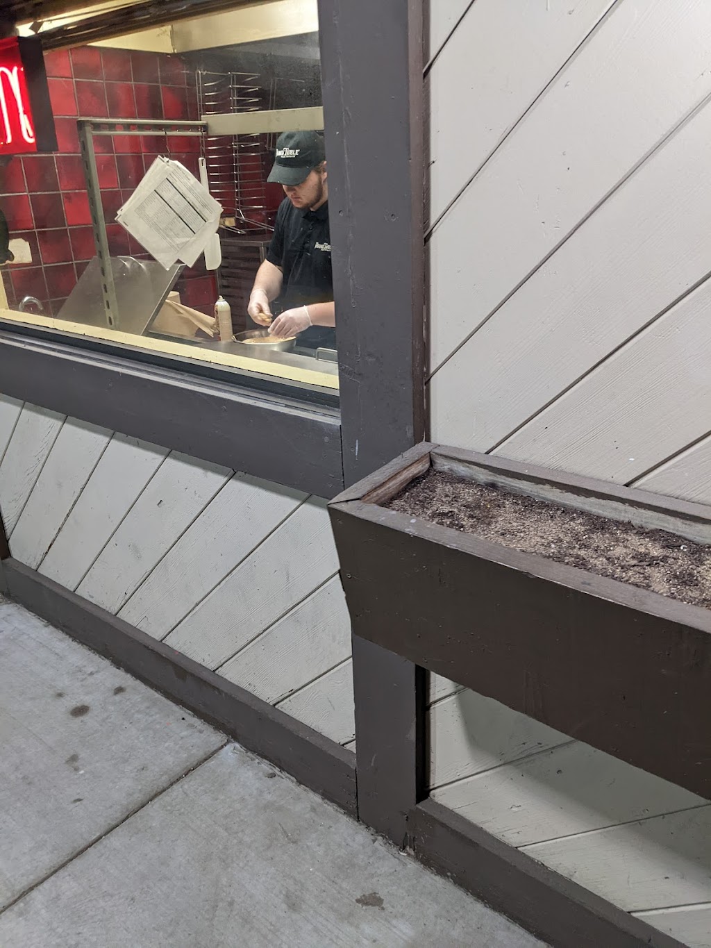 Round Table Pizza | meal takeaway | 2655 Main St, Susanville, CA 96130, USA | 5302575353 OR +1 530-257-5353