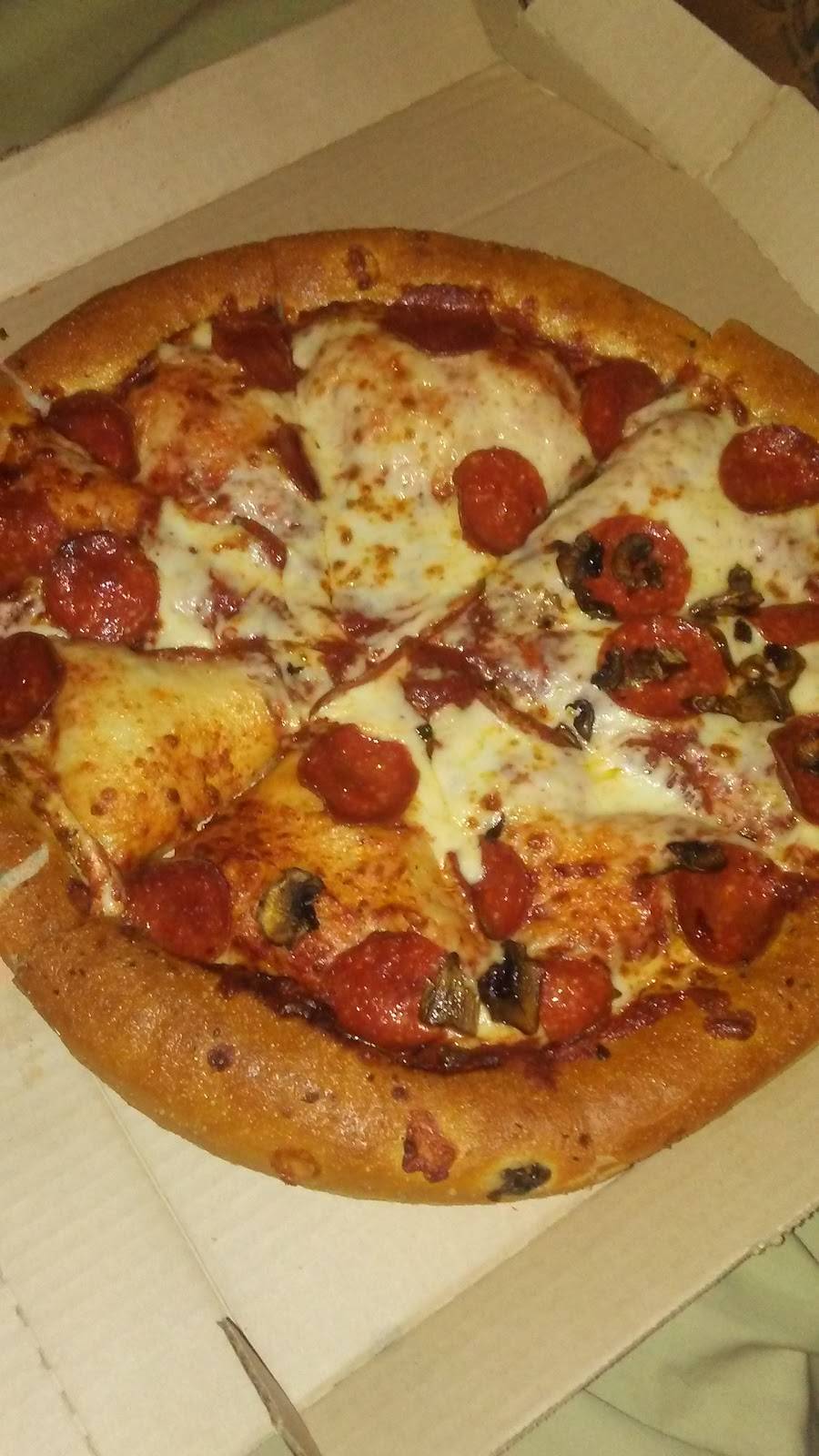 Pizza Hut | restaurant | 1840 S 15th St, Milwaukee, WI 53204, USA | 4146436200 OR +1 414-643-6200