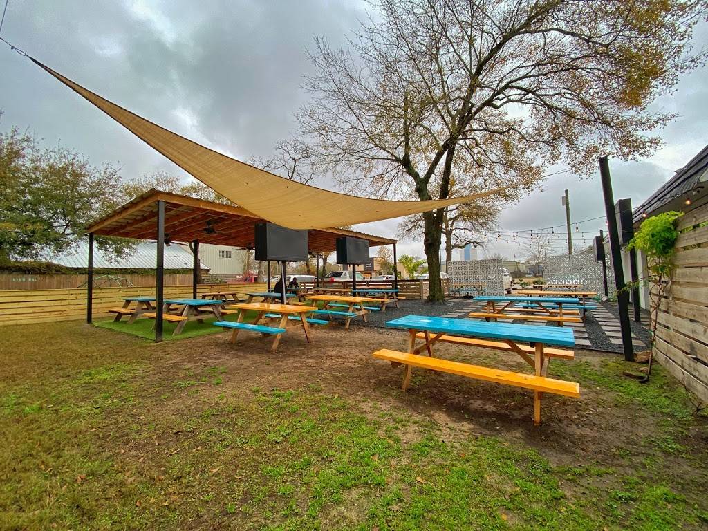 Lazy Oaks Beer Garden | restaurant | 10158 Long Point Rd, Houston, TX 77043, USA | 8324264815 OR +1 832-426-4815