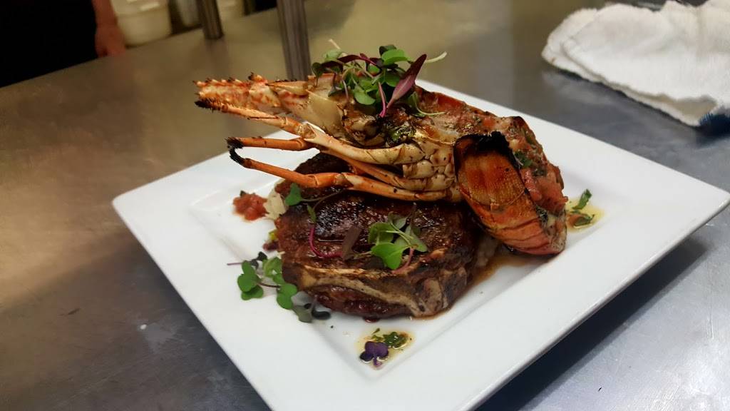 Beauchaines 211 | restaurant | 211 S Topsail Dr, Surf City, NC 28445, USA | 9103281888 OR +1 910-328-1888