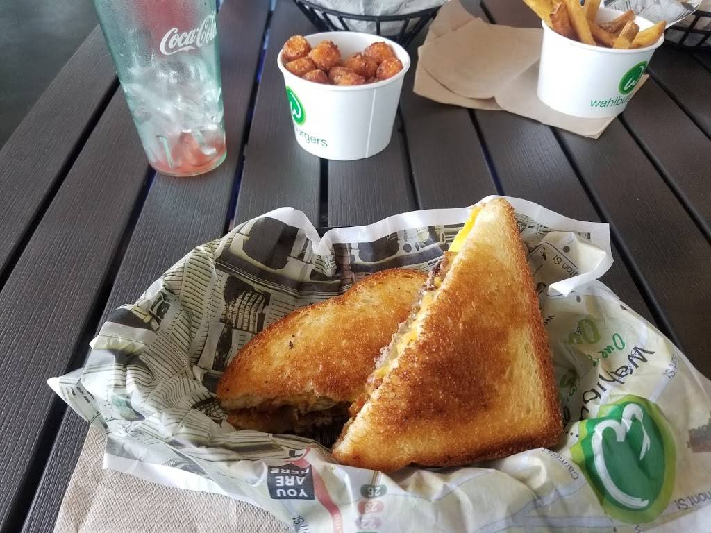 Wahlburgers | restaurant | 6242 Northway Mall Dr, Pittsburgh, PA 15237, USA | 4125363991 OR +1 412-536-3991