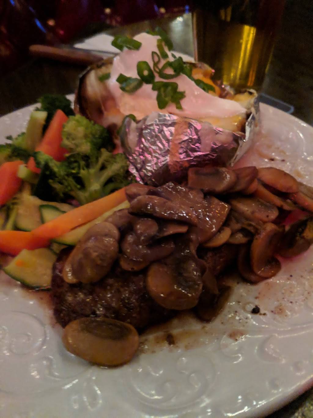 Ye Rustic Inn | restaurant | 1831 Hillhurst Ave, Los Angeles, CA 90027, USA | 3236625757 OR +1 323-662-5757