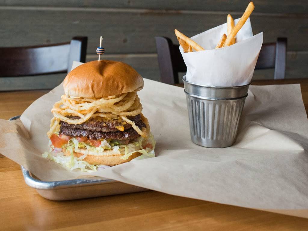 The Beacon Tap | restaurant | 1374 Lee St, Des Plaines, IL 60018, USA | 8477152772 OR +1 847-715-2772