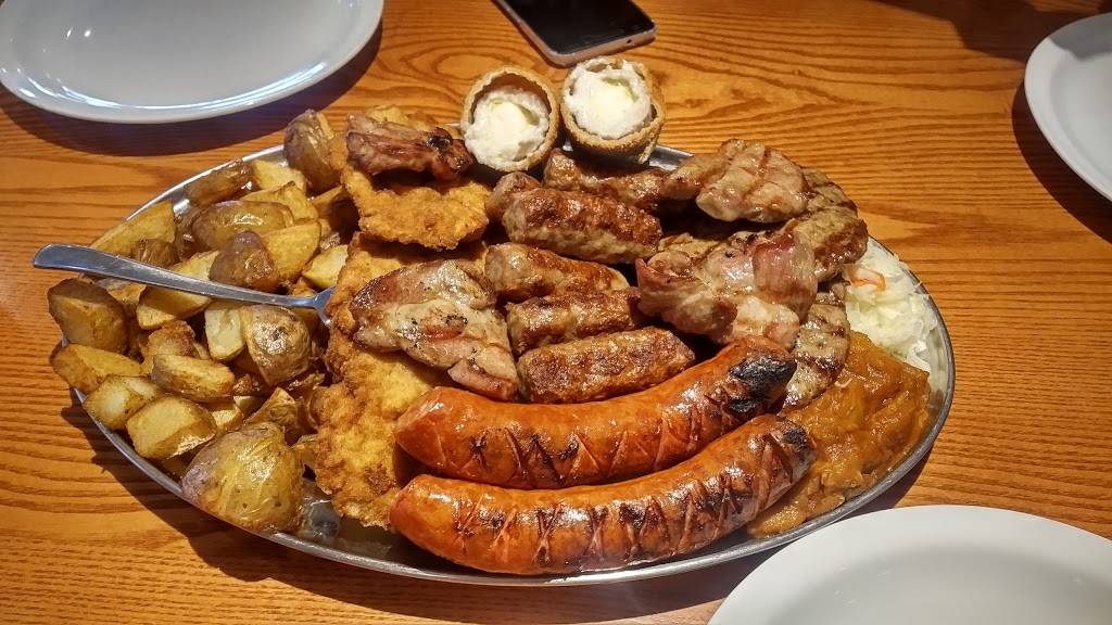 Veslo Family Restaurant | restaurant | 100 Arnold St, Kitchener, ON N2H 6C9, Canada | 5197449292 OR +1 519-744-9292