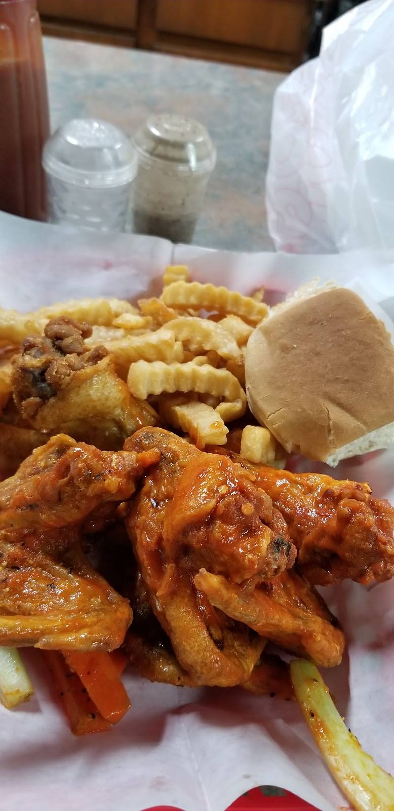 Hot Wings Express | restaurant | 1373 Thomas St, Memphis, TN 38107, USA | 9015441900 OR +1 901-544-1900