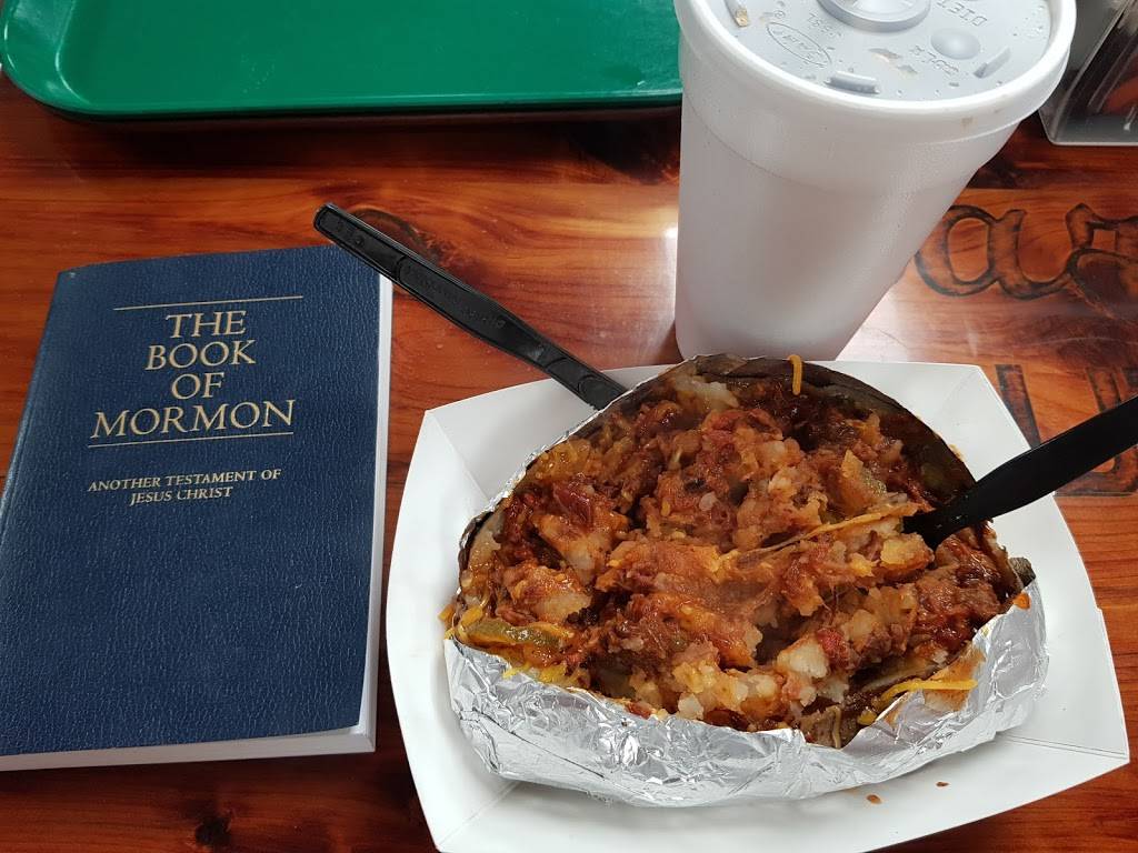 DJs Bar-B-Que | restaurant | 906 W Plantation Dr, Clute, TX 77531, USA | 9792656331 OR +1 979-265-6331