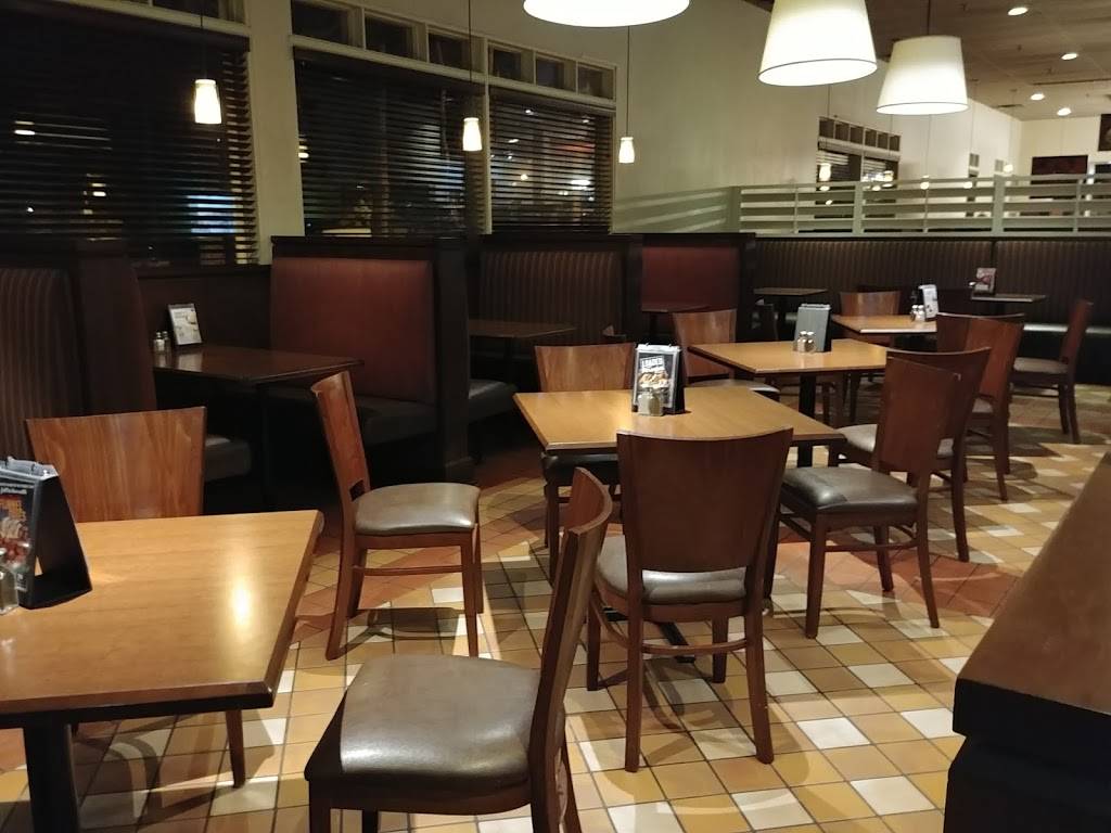 Swiss Chalet | restaurant | 3253 Bayview Ave, North York, ON M2K 1G4, Canada | 4162500050 OR +1 416-250-0050