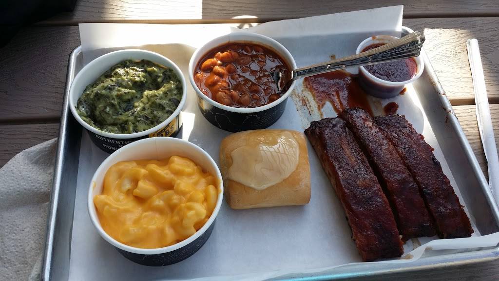 Dickeys Barbecue Pit | restaurant | 12620 Day St, Moreno Valley, CA 92553, USA | 9516531340 OR +1 951-653-1340