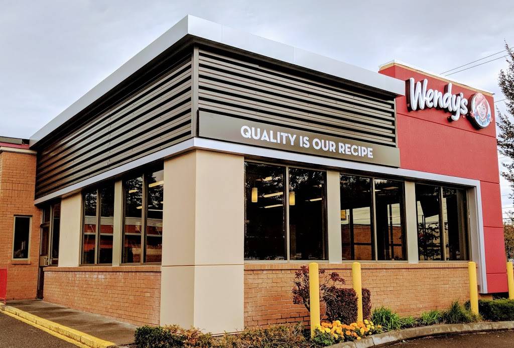 Wendys | restaurant | 140 S Samish Way, Bellingham, WA 98225, USA | 3607520055 OR +1 360-752-0055