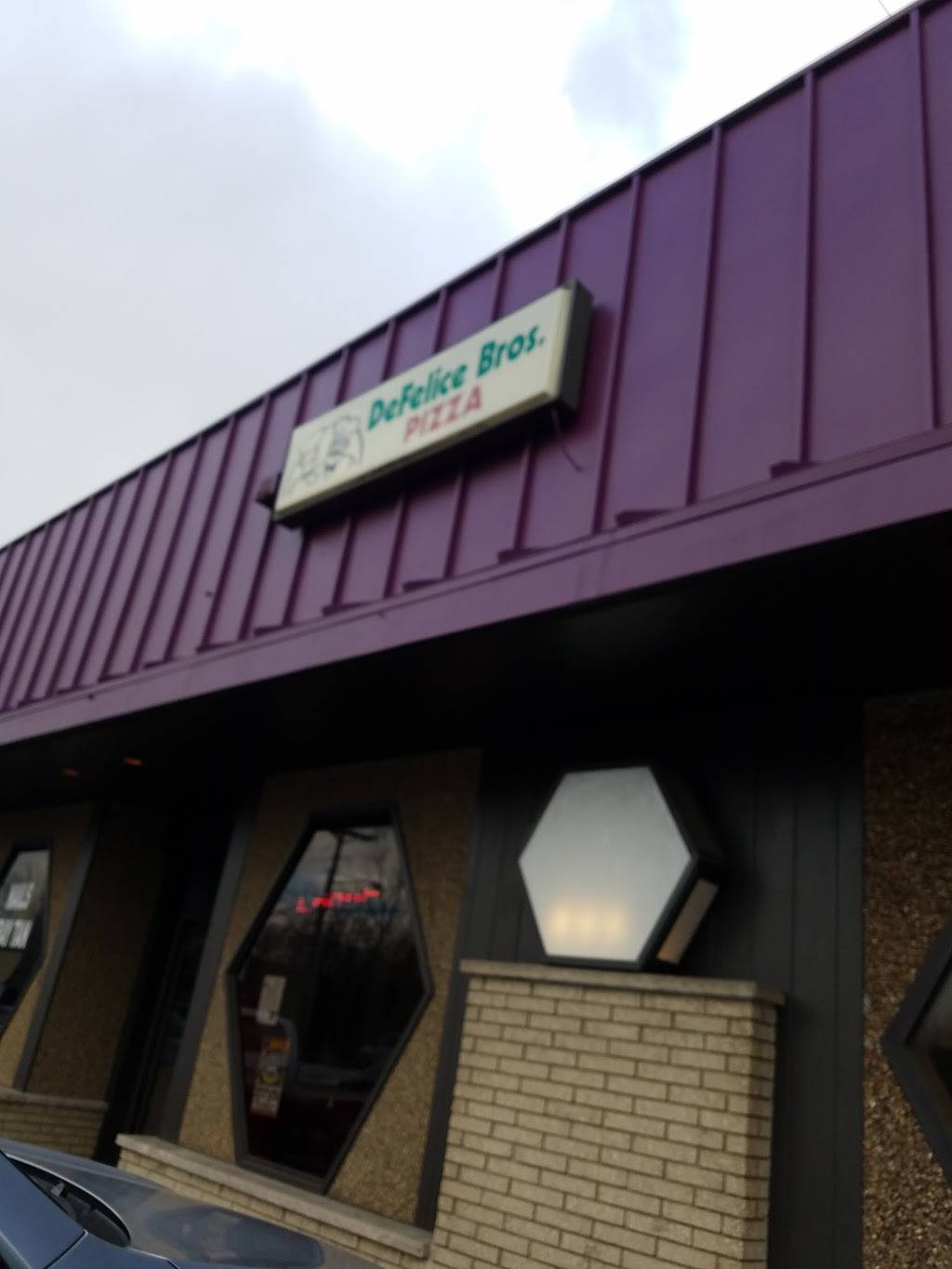 DeFelice Brothers Pizza | restaurant | 217 Lafayette Ave, Moundsville, WV 26041, USA | 3048459300 OR +1 304-845-9300